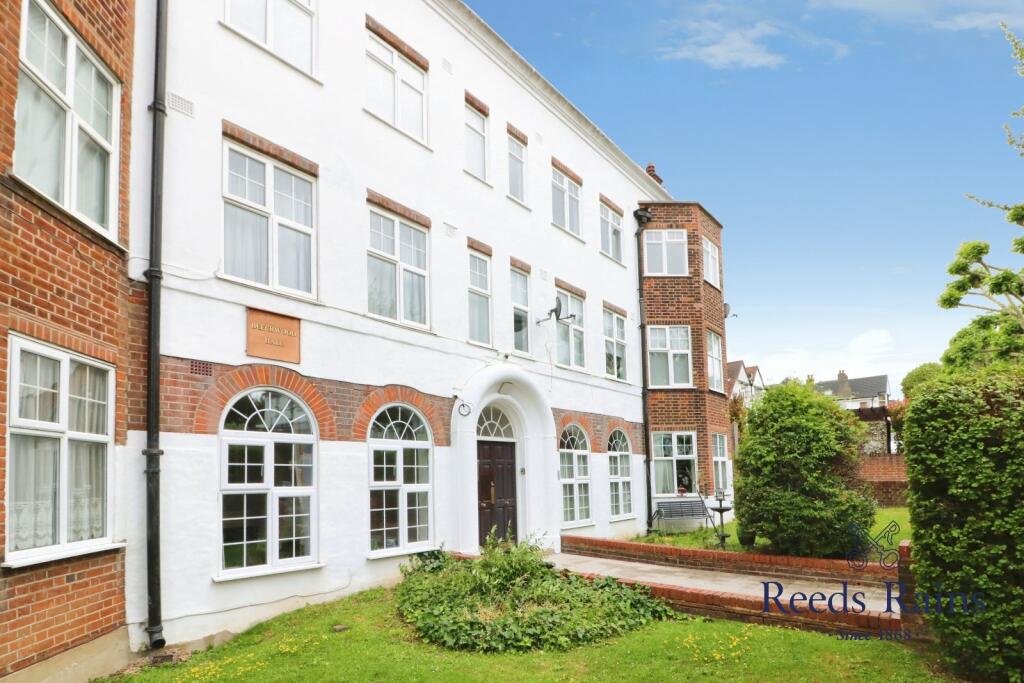Main image of property: Regents Park Road, London, N3