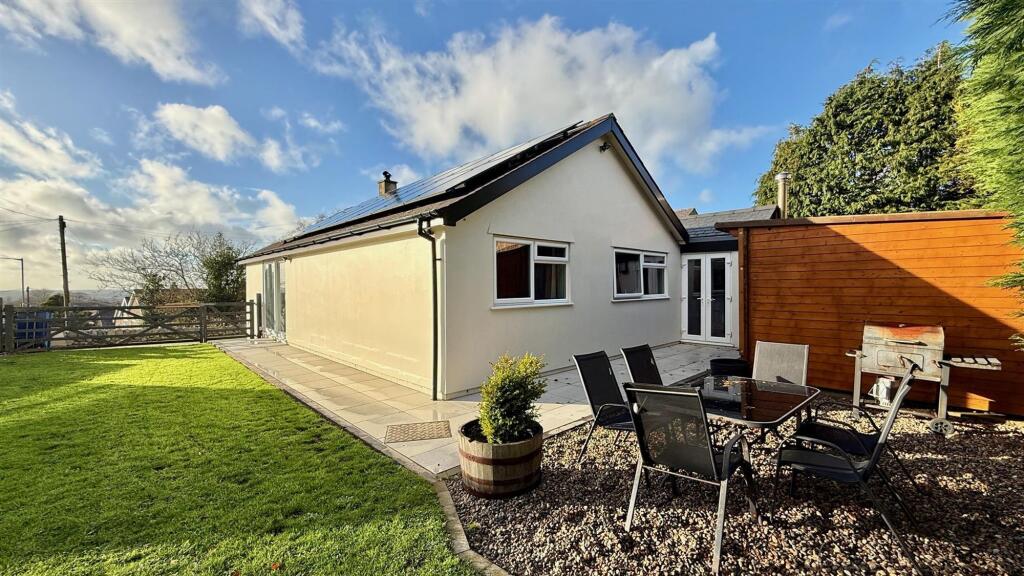 3-bed detached on Llwyn Ynn, Talybont, LL43, £300,000