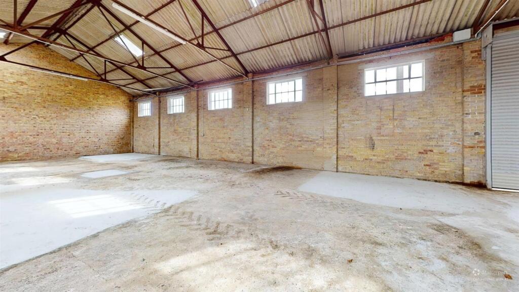 Tractor-Shed-Court-Farm-Church-Street-Photo-4-Defu