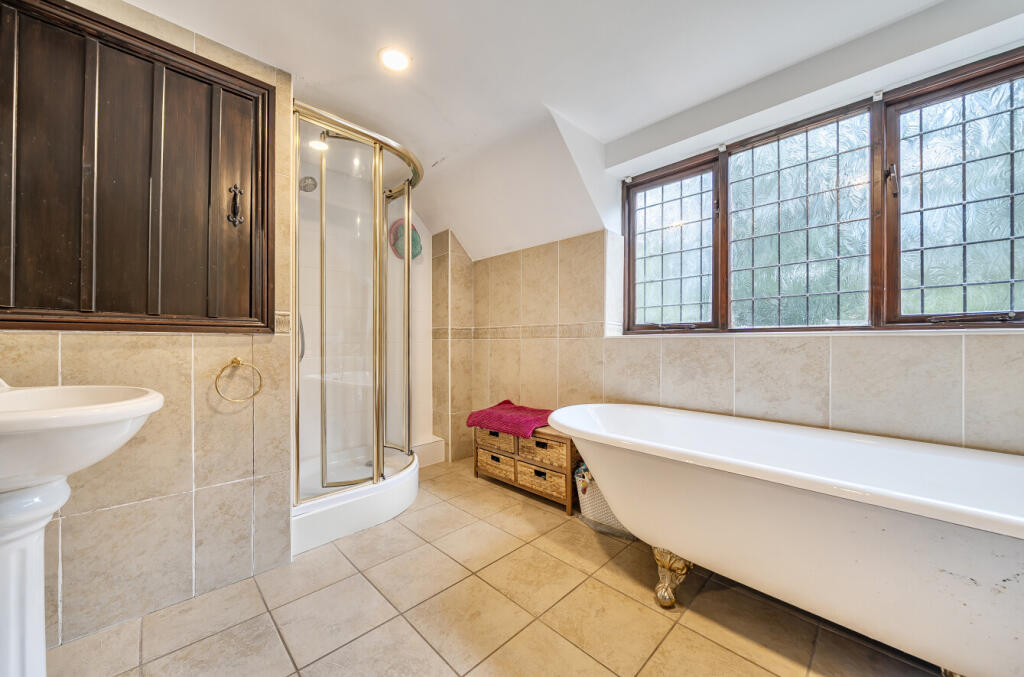 House in Guildford - View 5