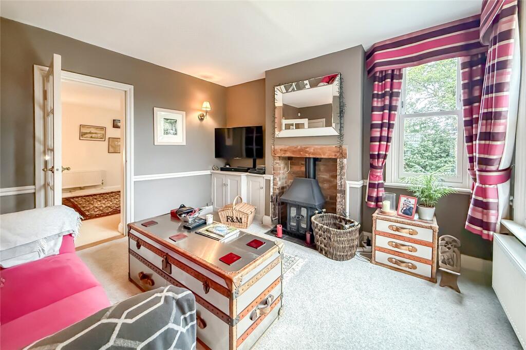 Chad Lane, Flamstead, Hertfordshire, AL3 photo 2