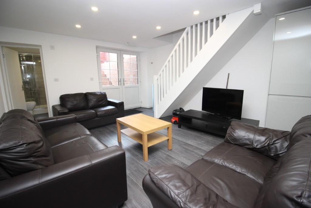 House in Leeds, Headingley Hill, Hyde Park - View 4