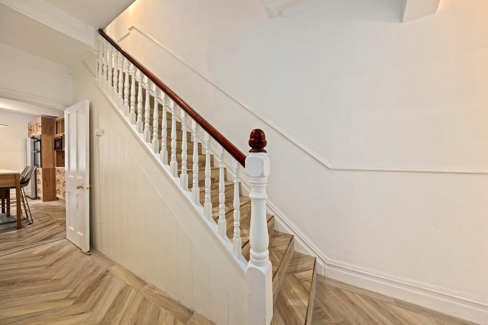 House in Twickenham - More