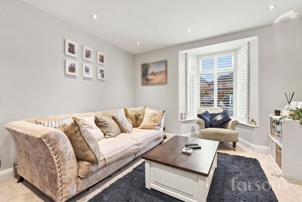 Crescent Road, Warley, CM14 photo 3