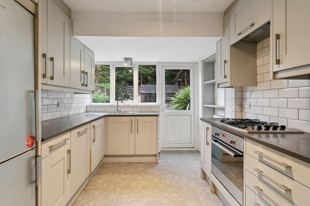 Orchard Grove, Chalfont St Peter, SL9 photo 4