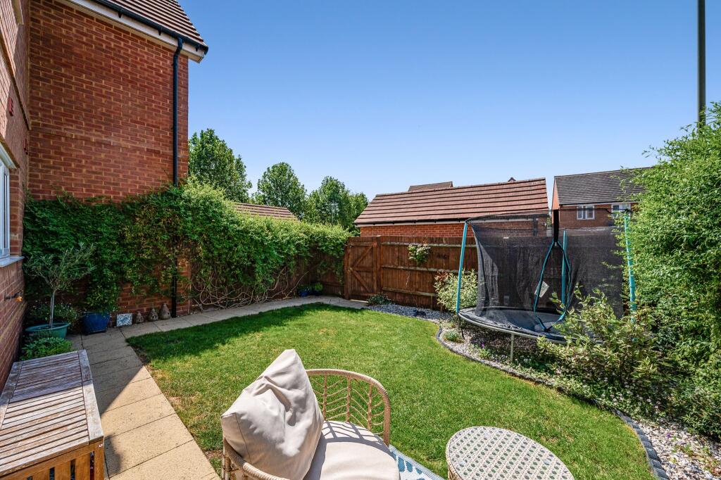 House in Fareham, West End - More