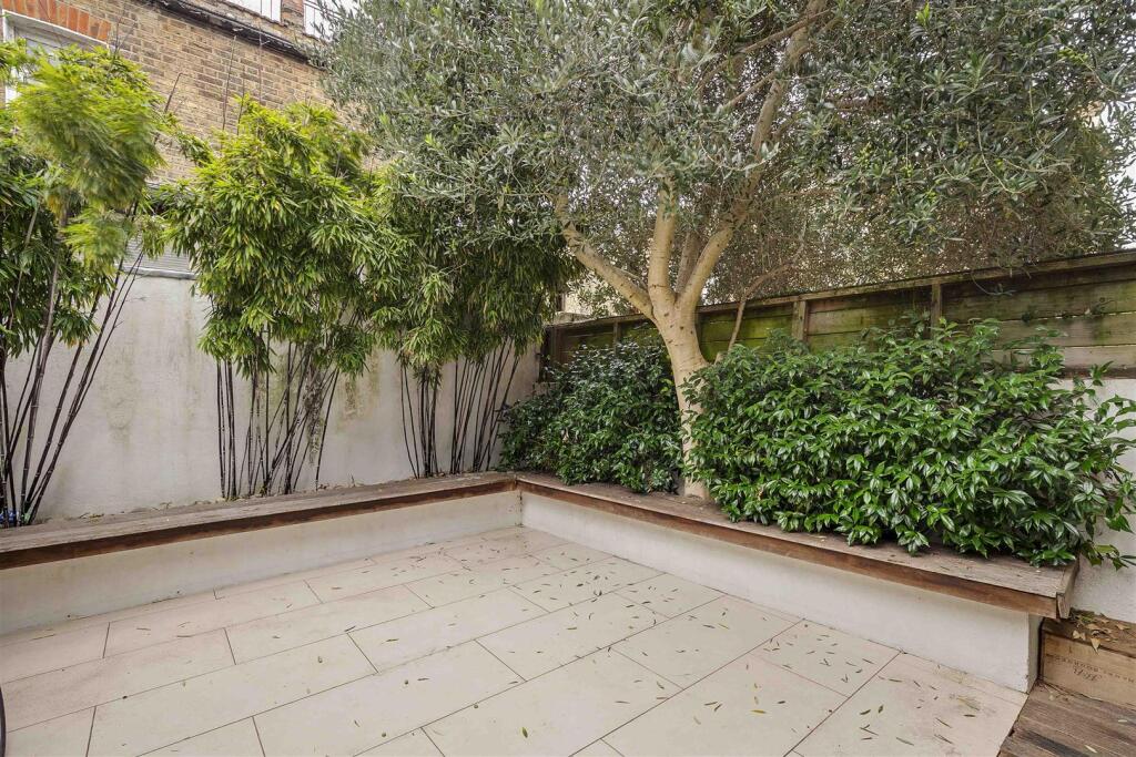 House in London - View 4