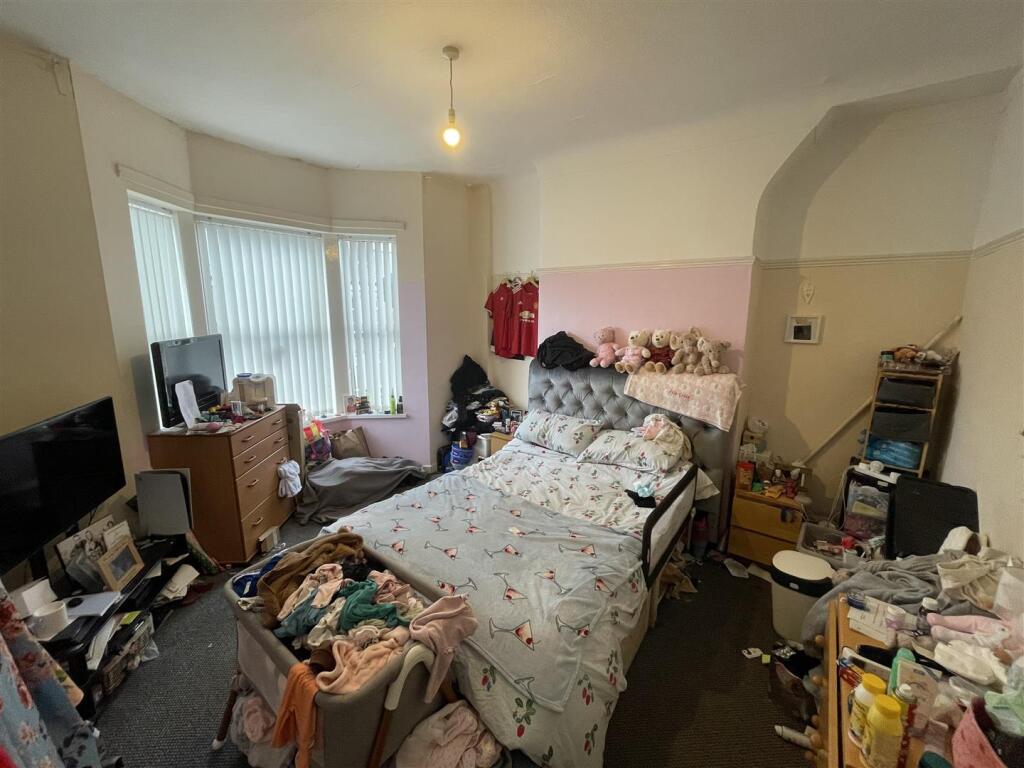 House in Wirral, Liverpool City Region - More