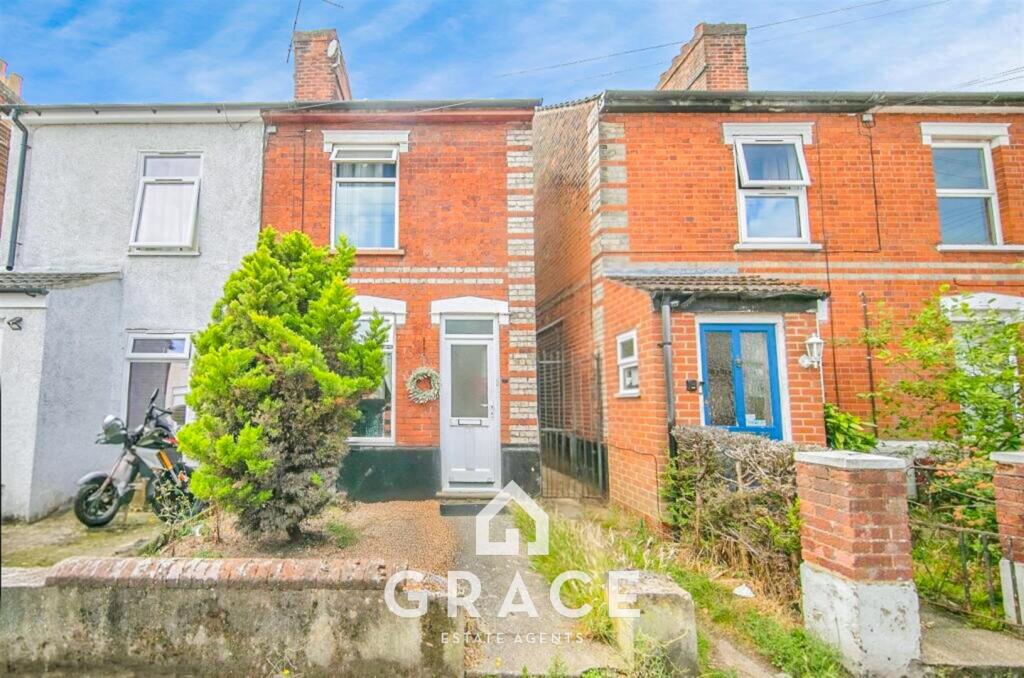 2-bed semi-detached on Pearce Road, Ipswich, £180,000