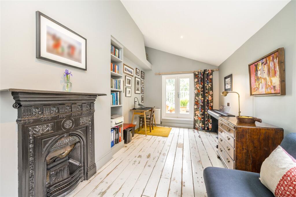 House in London, Clapton Park, Homerton - More