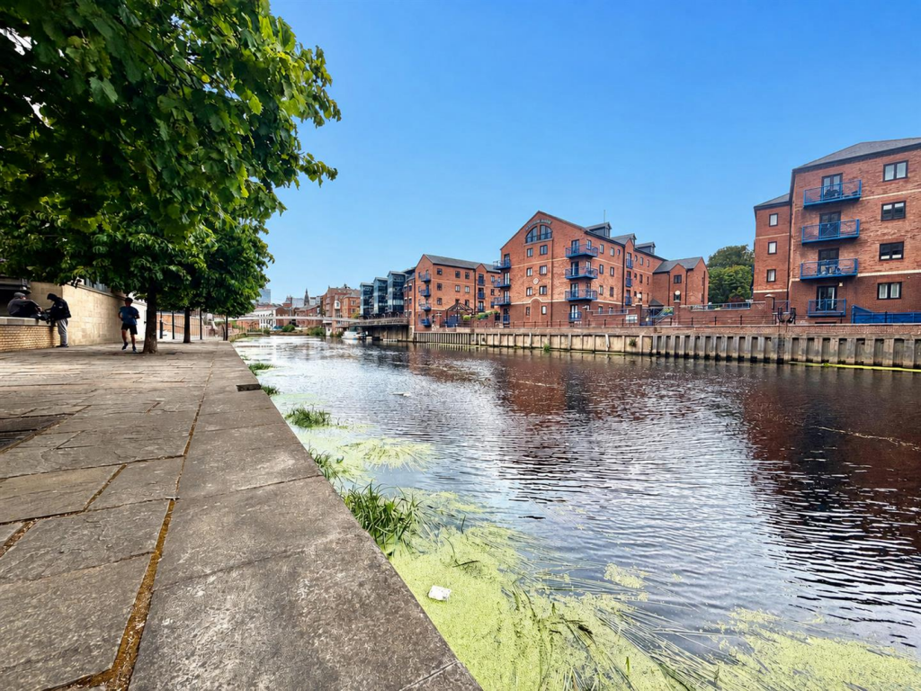 Apartment in Leeds, West Yorkshire - View 4