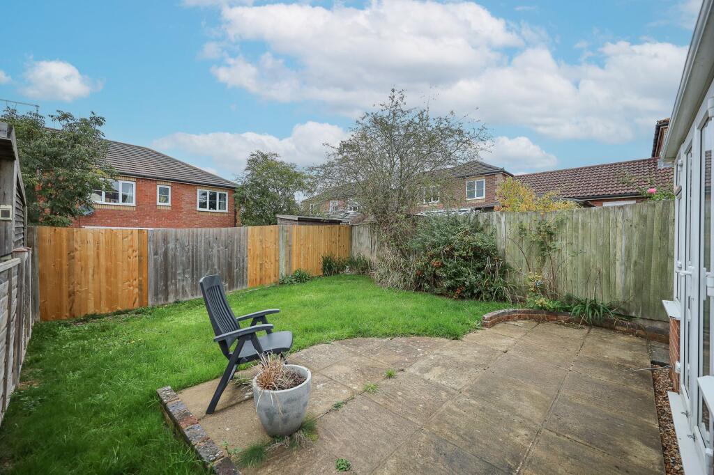 Blackbird Close, Burgess Hill, RH15 photo 2