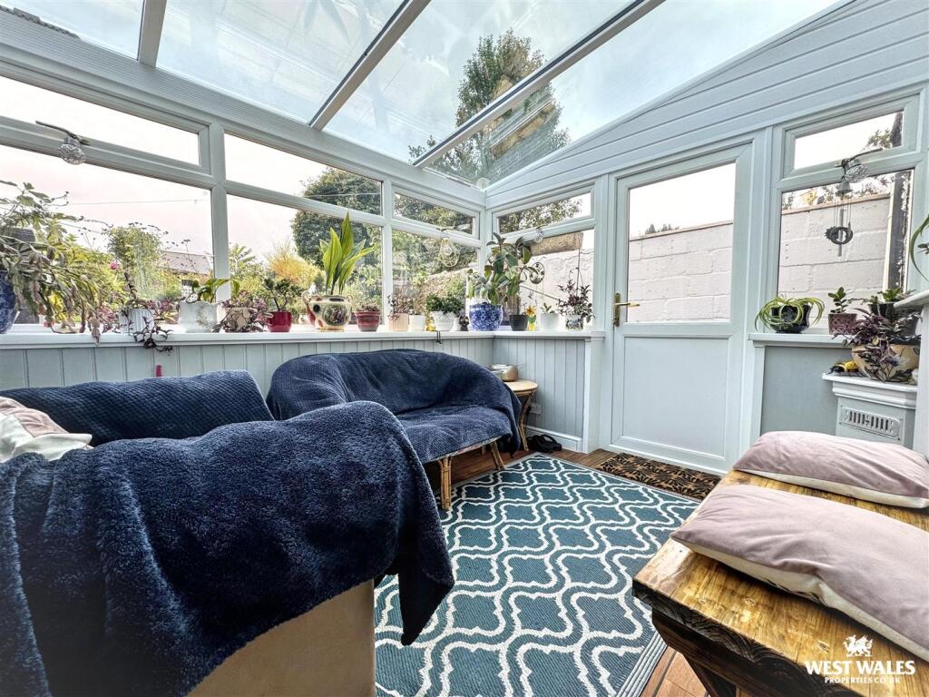 House in Pembroke, Pembrokeshire - More
