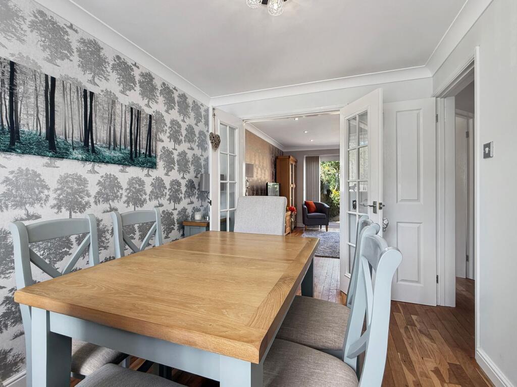 House in Braintree, Great Notley - More