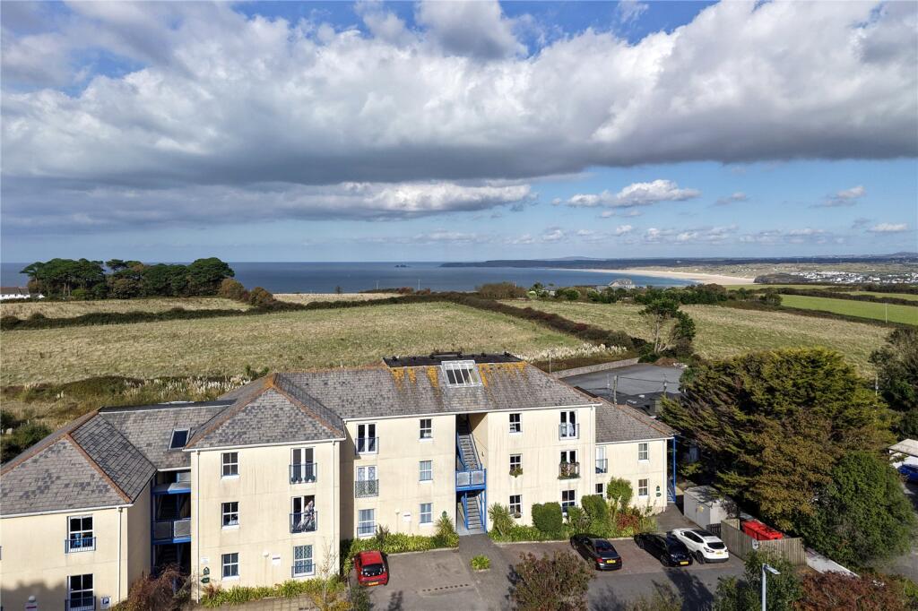 1 Bedroom apartment in Carbis Bay, near to the beaches and St. Ives and Hayle, great location, close to A30 and Lelant.