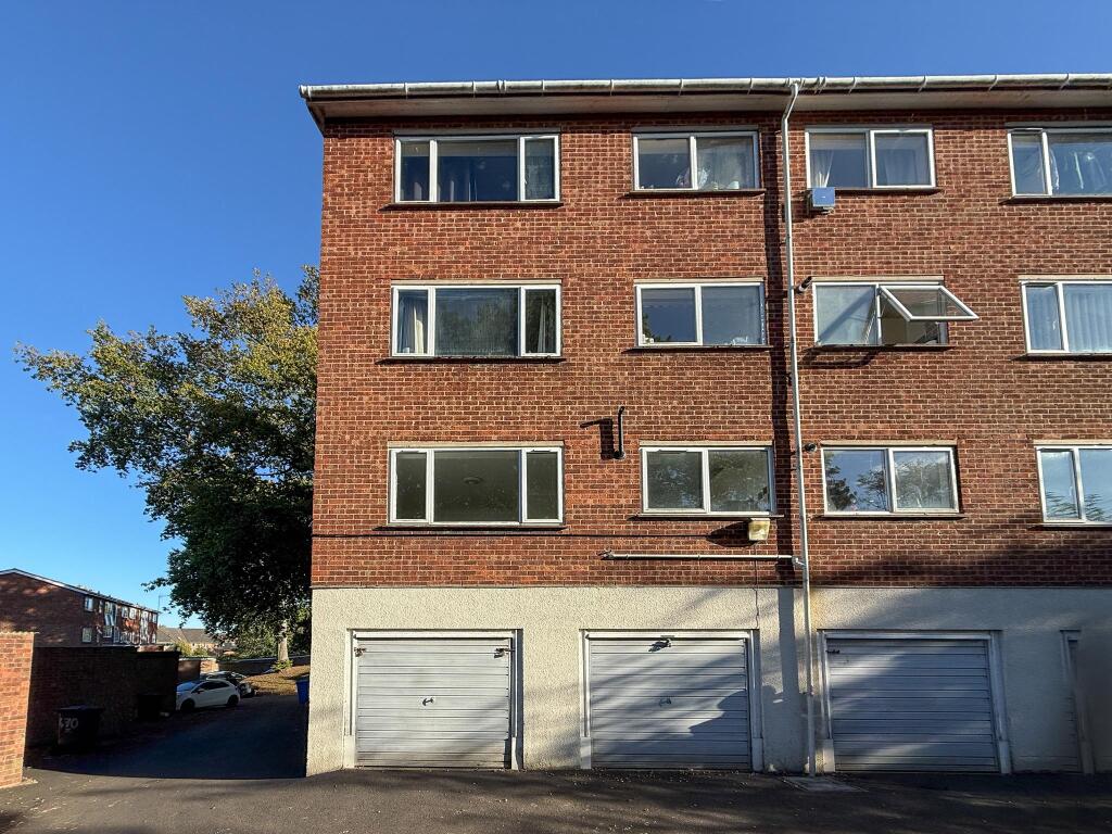 1-bed flat on 28 Dell Crescent, Norwich, Norfolk NR5 8QB, £70,000