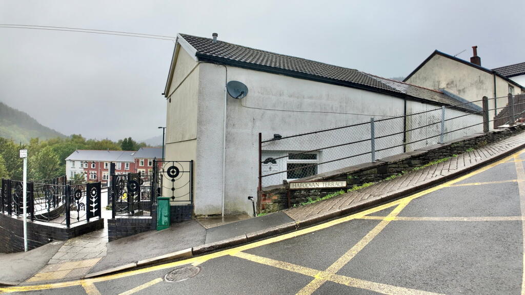 House in Newport - More