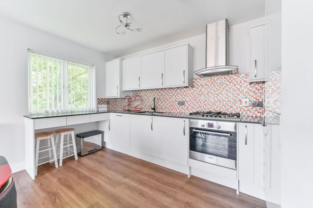 Apartment in Croydon, Broad Green - More