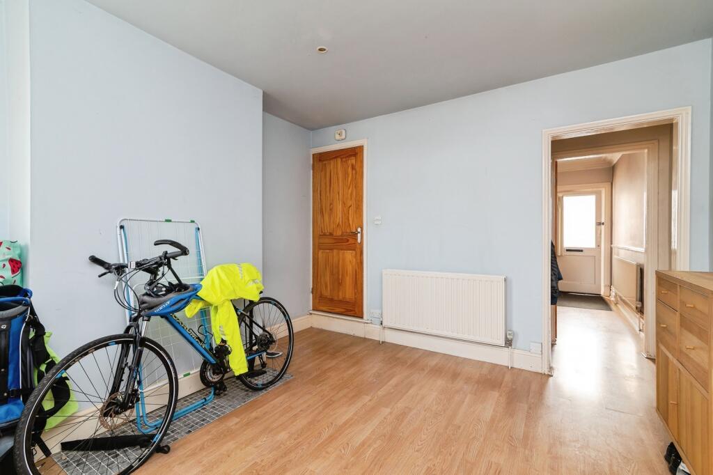 House in Gedling, Nottinghamshire - View 5