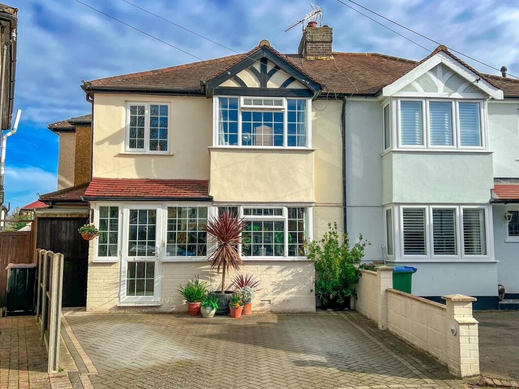 Main image of property: Molesey Park Avenue, West Molesey, KT8