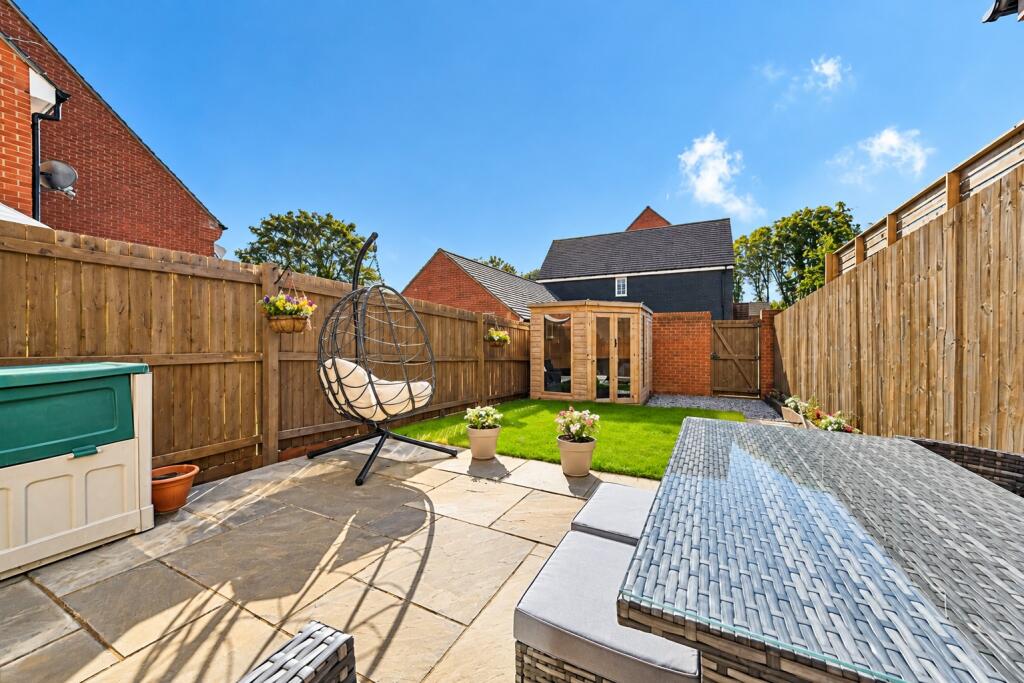 House in Stevenage, Hertfordshire - More