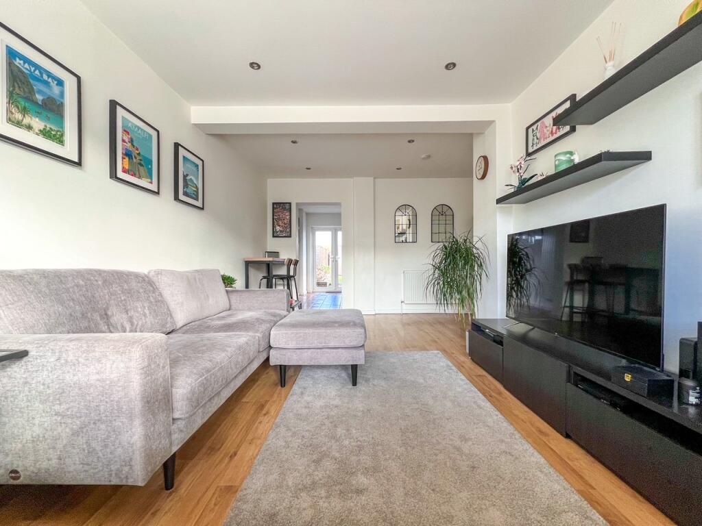 First Avenue, West Molesey, KT8 photo 3