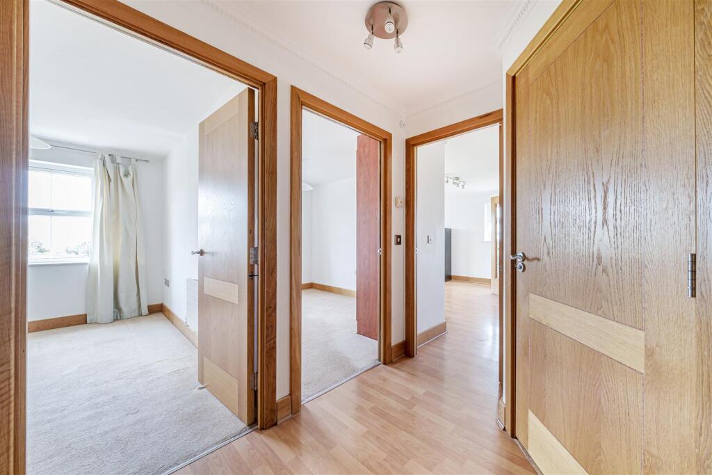 Apartment in London, Norbiton - More