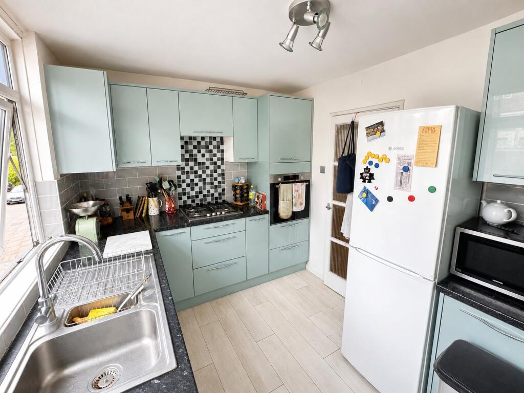 Apartment in Woking, Surrey - View 4