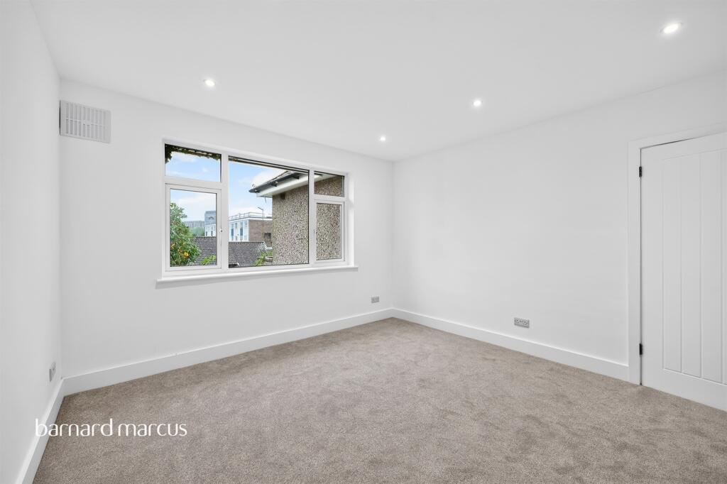 Apartment in London, Sutton New Town, Benhilton - View 5