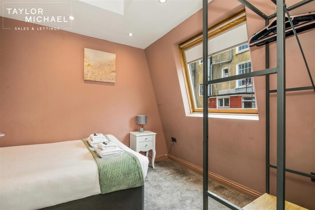 4 bedroom terraced house for rent