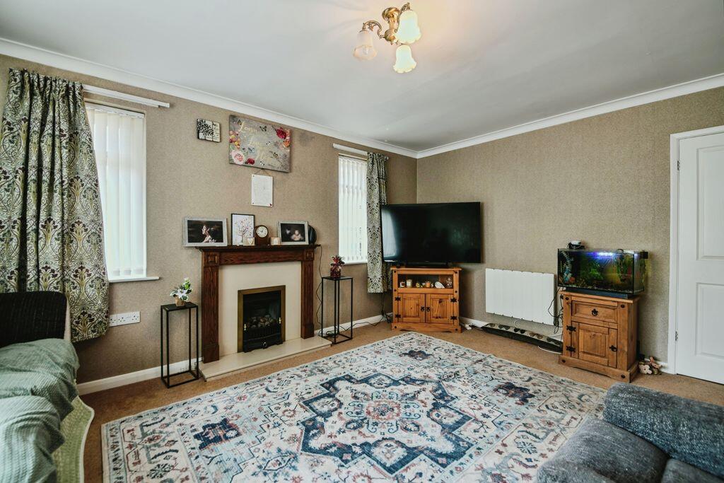 House in East Lindsey, Church End, North Somercotes - View 4