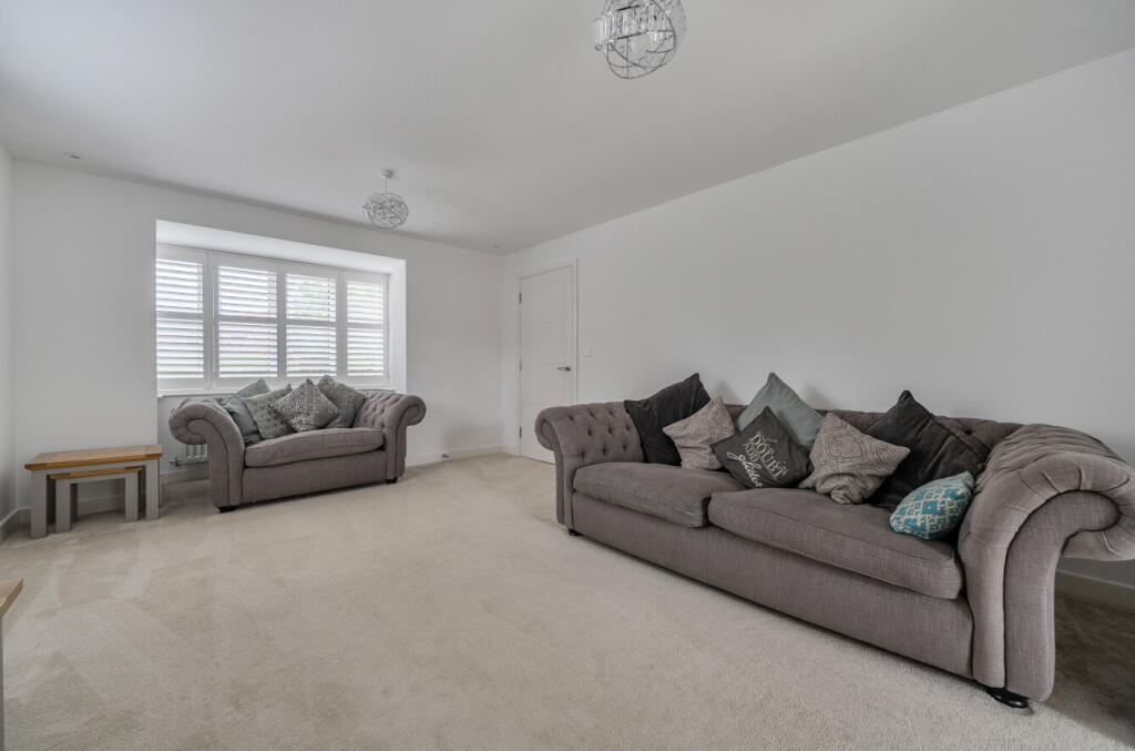 Skinner Drive, Wokingham, Berkshire, RG41 photo 3