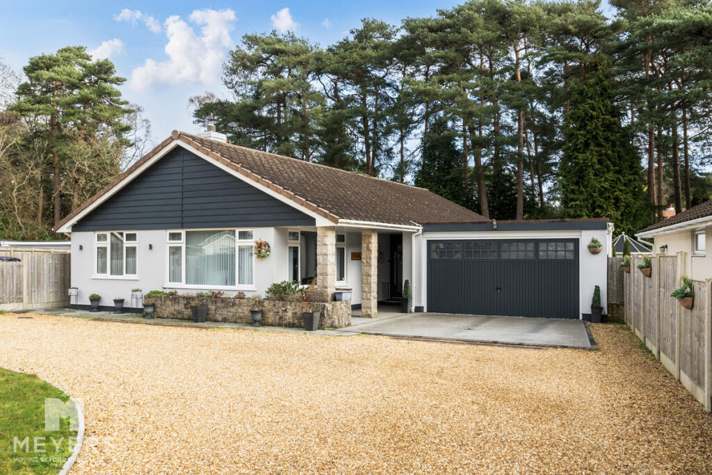 Main image of property: Craigwood Drive, Ferndown, BH22 8