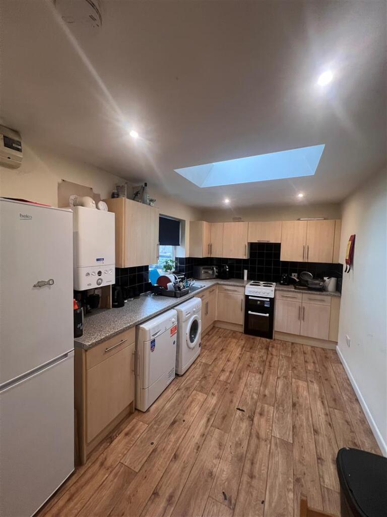 Main image of property: 33a Cemetery Avenue