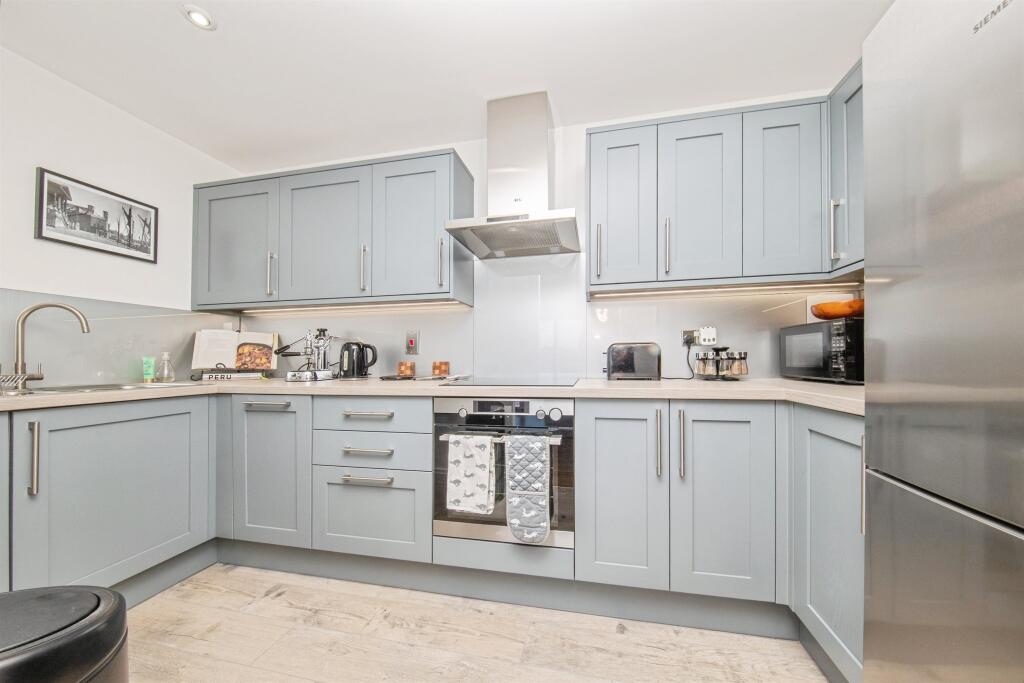 Apartment in Ipswich - More