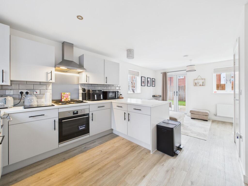 House in Towcester, West Northamptonshire - View 5