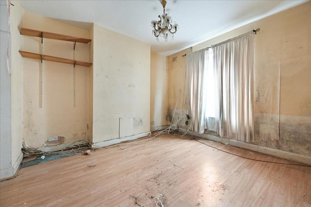 Cricklewood Lane, London, NW2 photo 3
