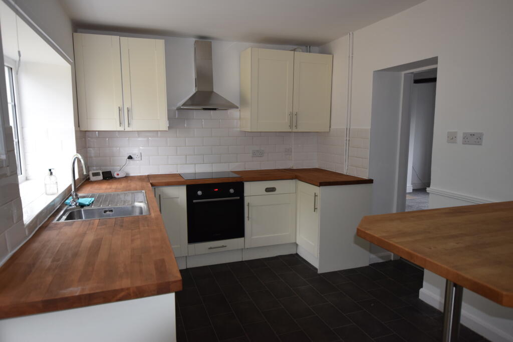 House in Wakefield, Birkin - More