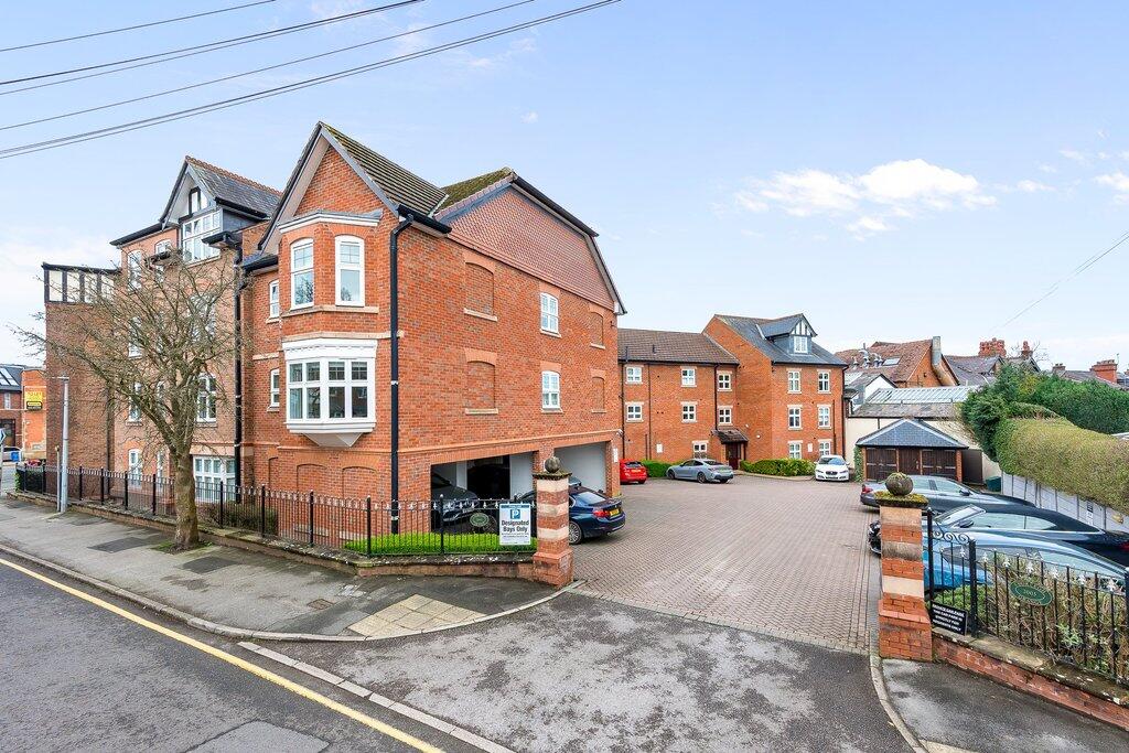 Apartment in Alderley Edge, Cheshire East - View 3
