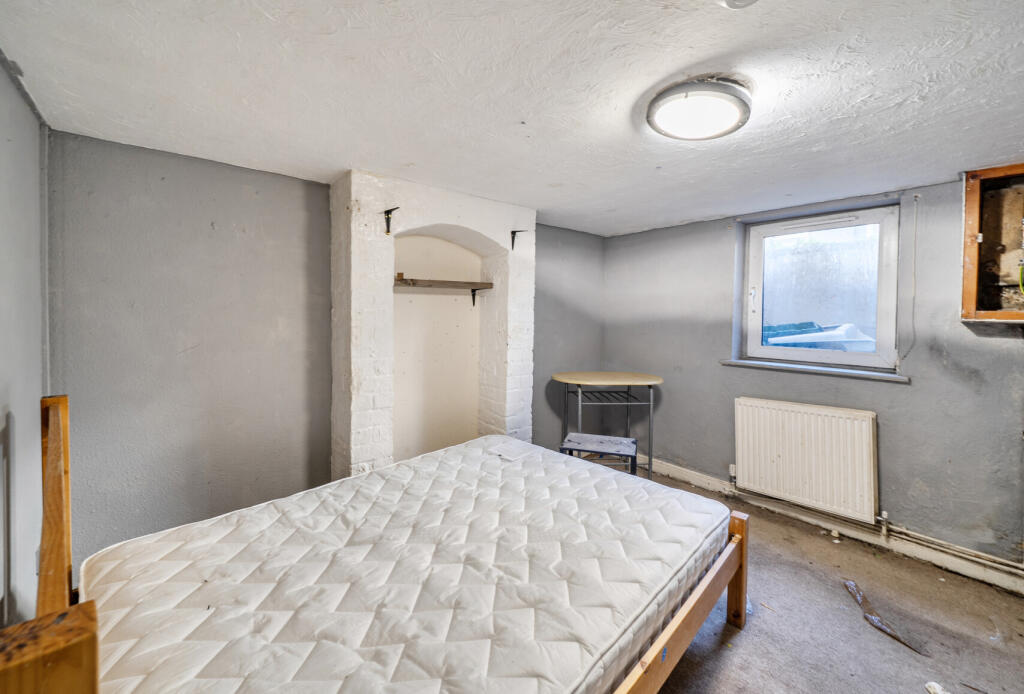 House in Cheltenham, Marle Hill, St Paul’s - More