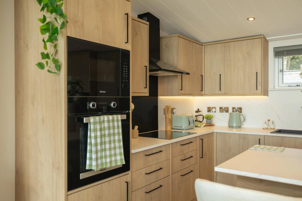 House in Christchurch, Mudeford - View 4