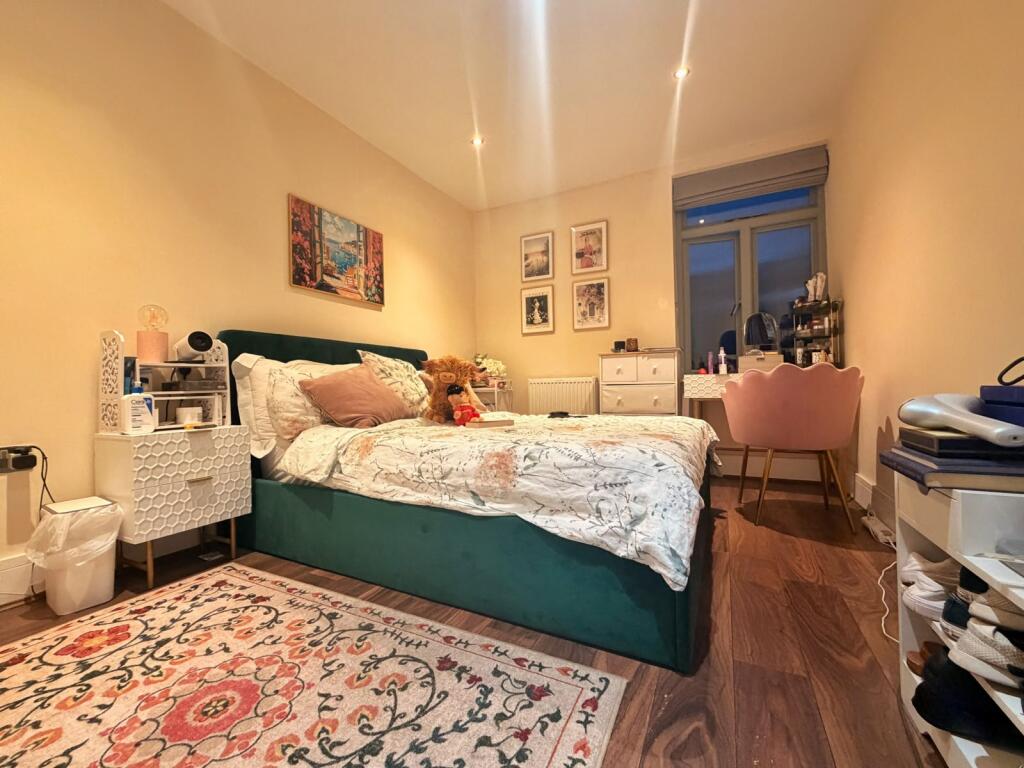 Apartment in London, South Wimbledon, Merton - More