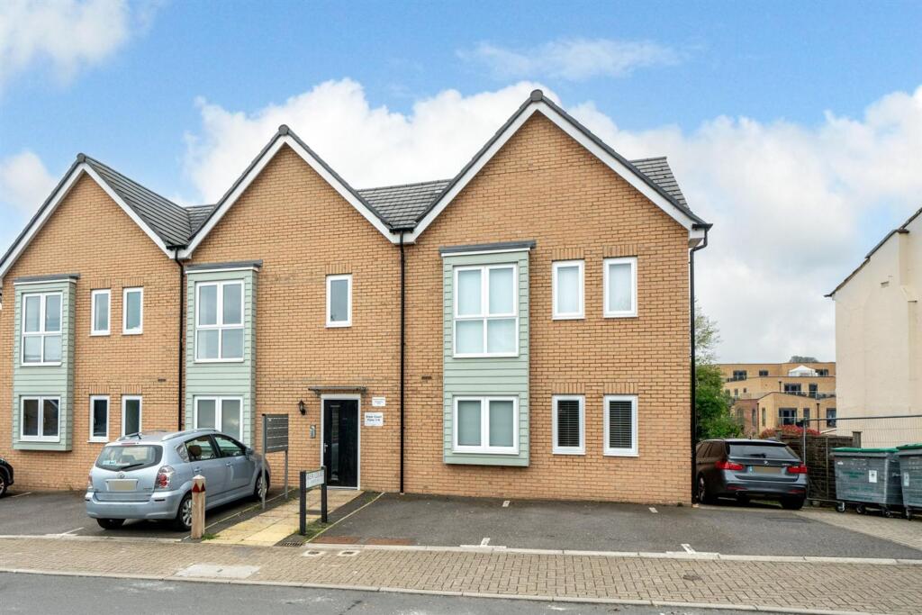 Main image of property: Ebberns Road, Drew Court, HP3