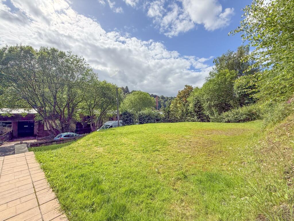 Lawn Terrace, Crumlin, NP11 - View 2