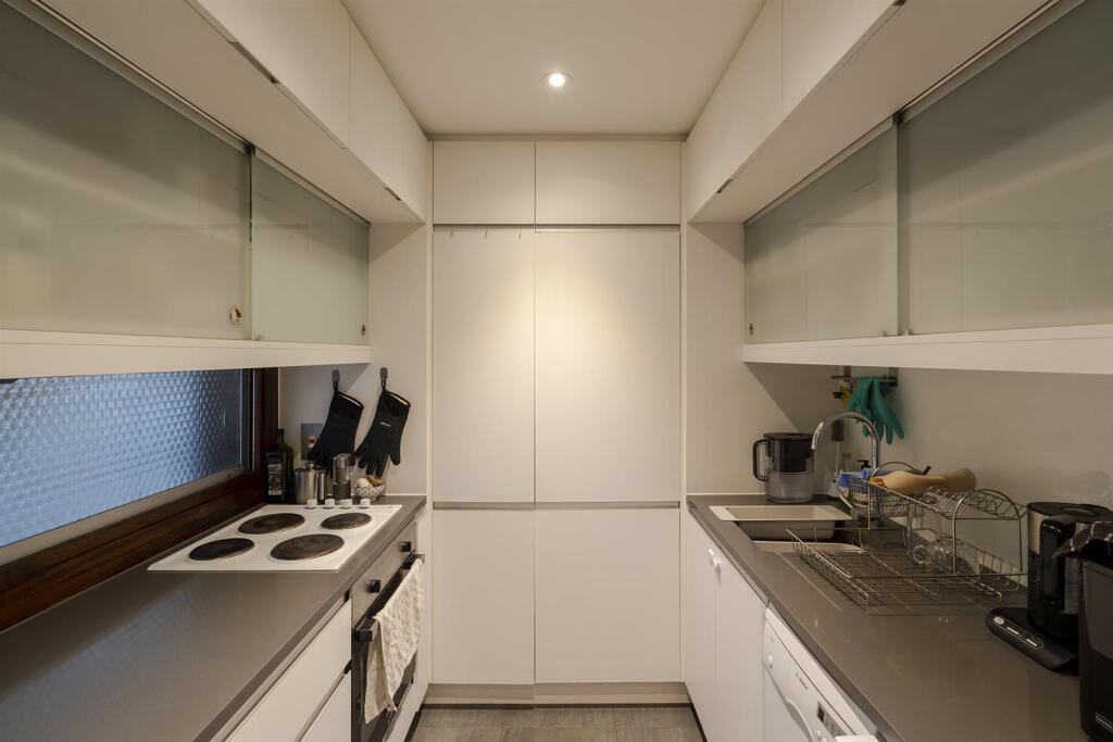 Apartment in London, Barbican Estate, City of London - More