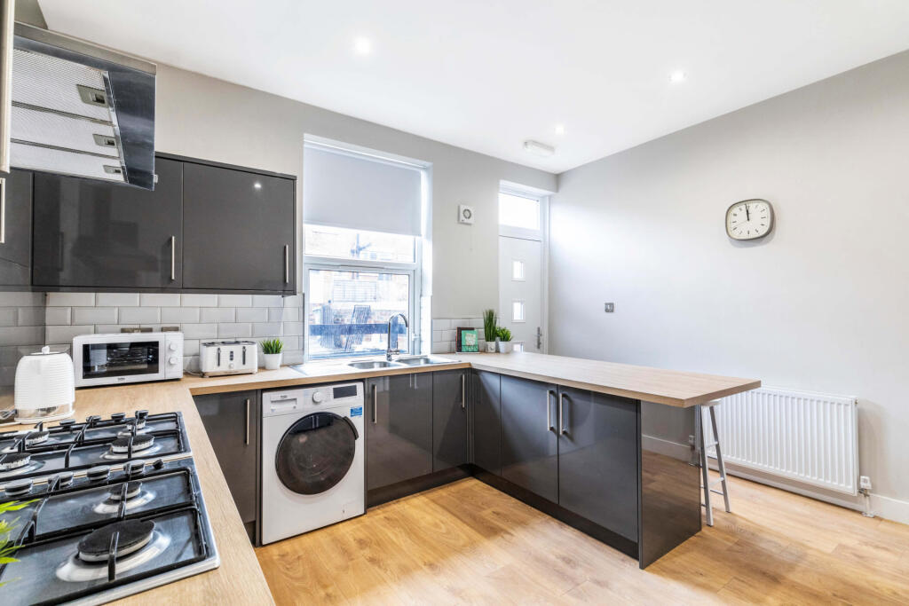 House in Leeds - View 2