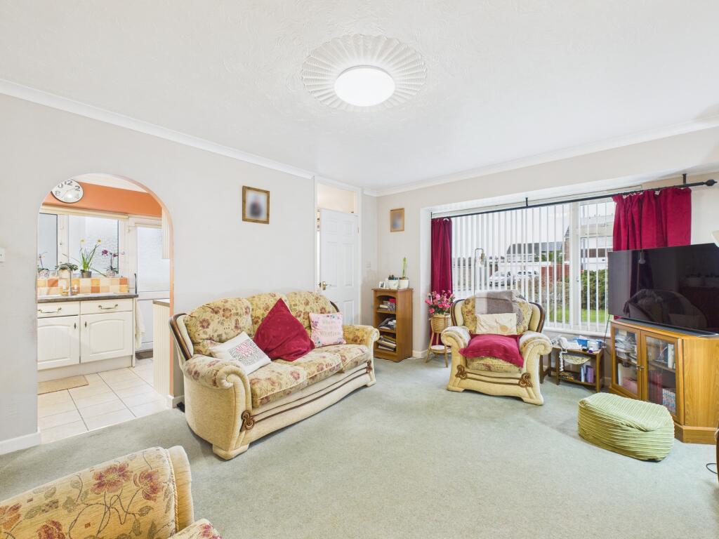 Almond Tree Close, Bridgwater photo 4