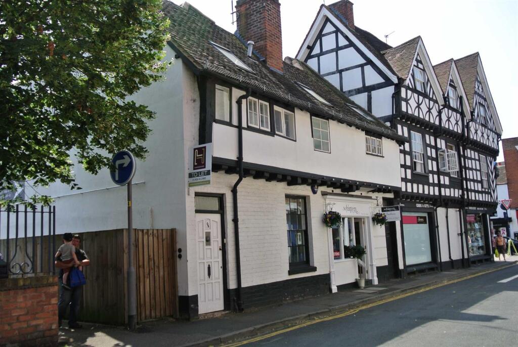 Main image of property: New Street, Warwick