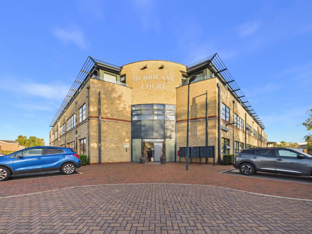 2-bed parking on Heron Drive, Langley, Berkshire, SL3, £265,000