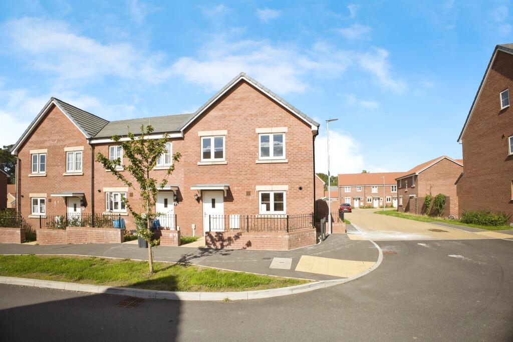 Kingfisher Drive, Houndstone, Yeovil